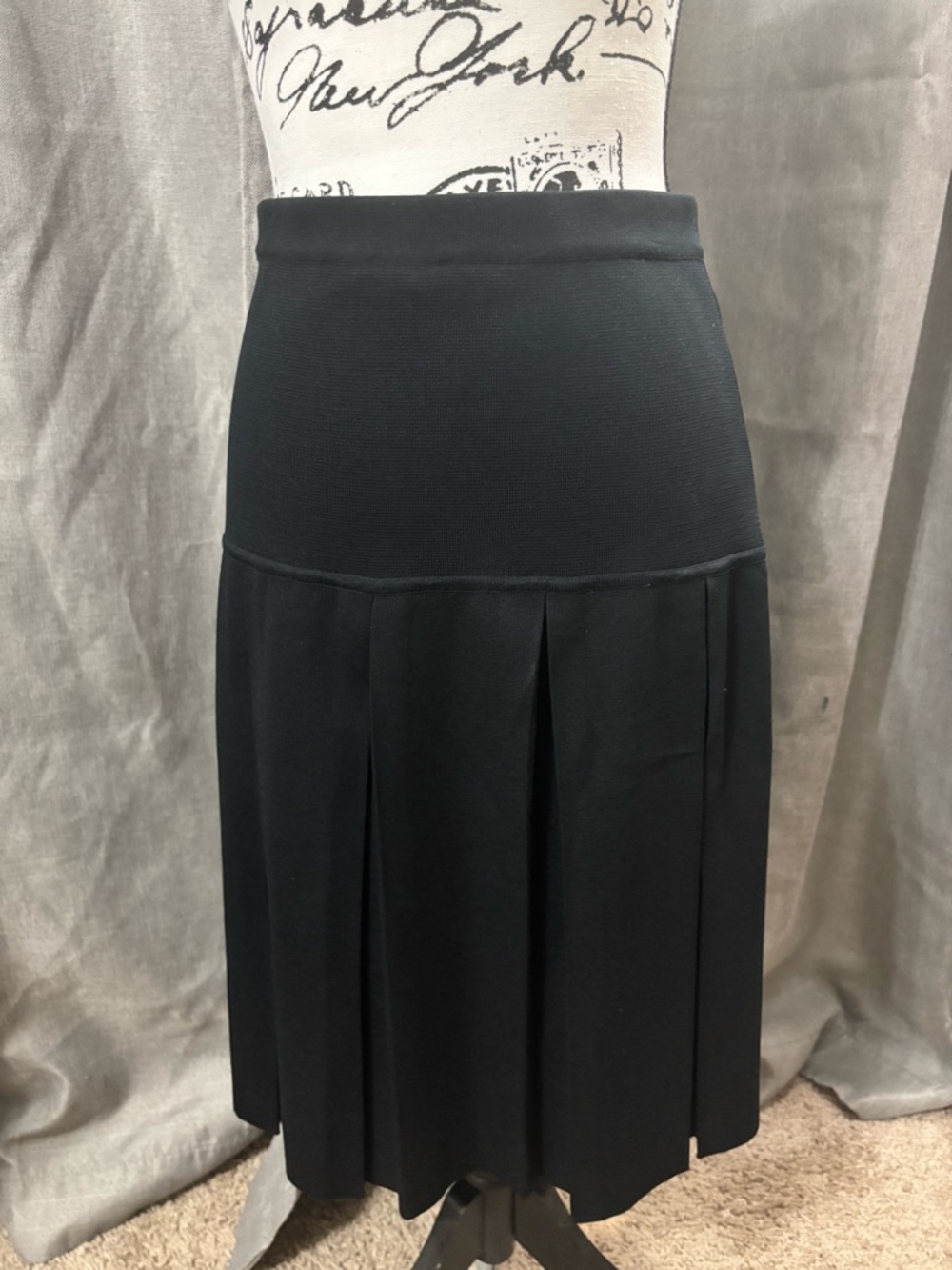 Ming Wang black pleated skirt